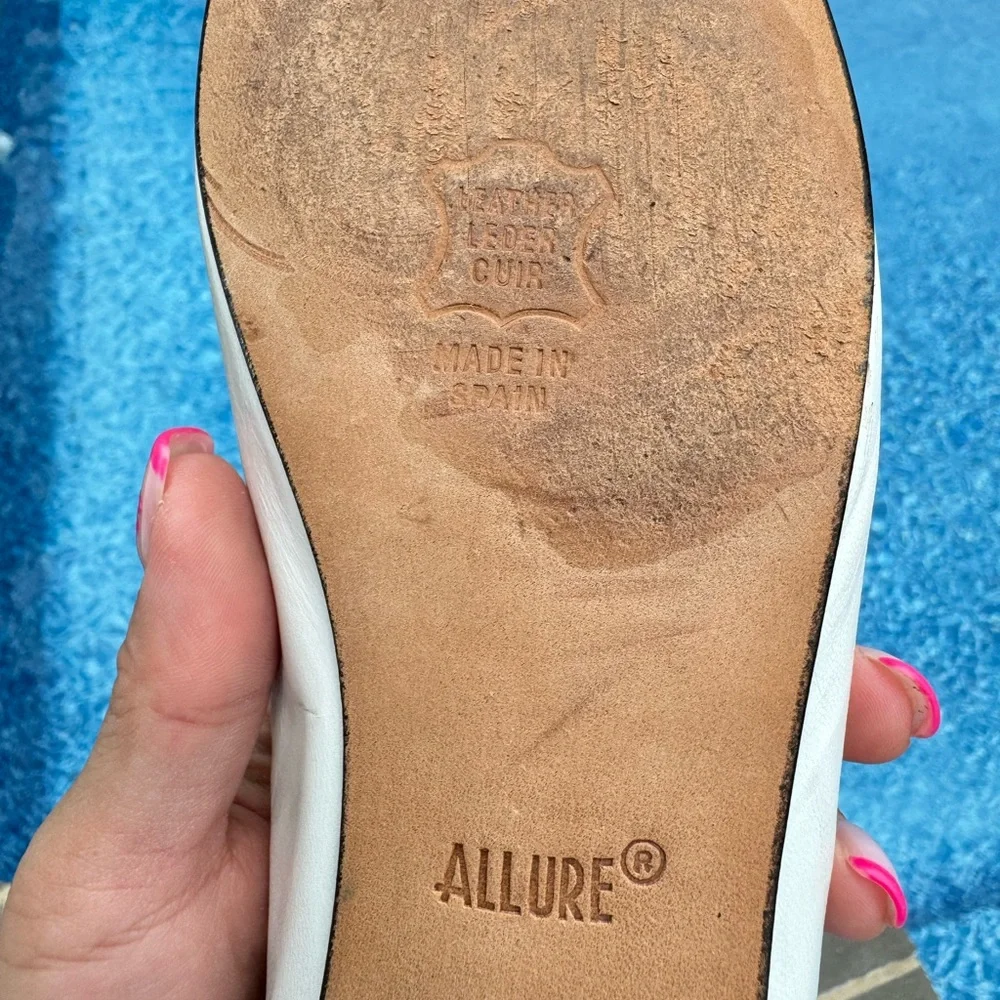 Allure Women’s Flats White Size 8‎